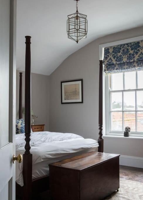 Sarah'S - A Townhouse Apartment In Georgian Holt Holt  Luaran gambar