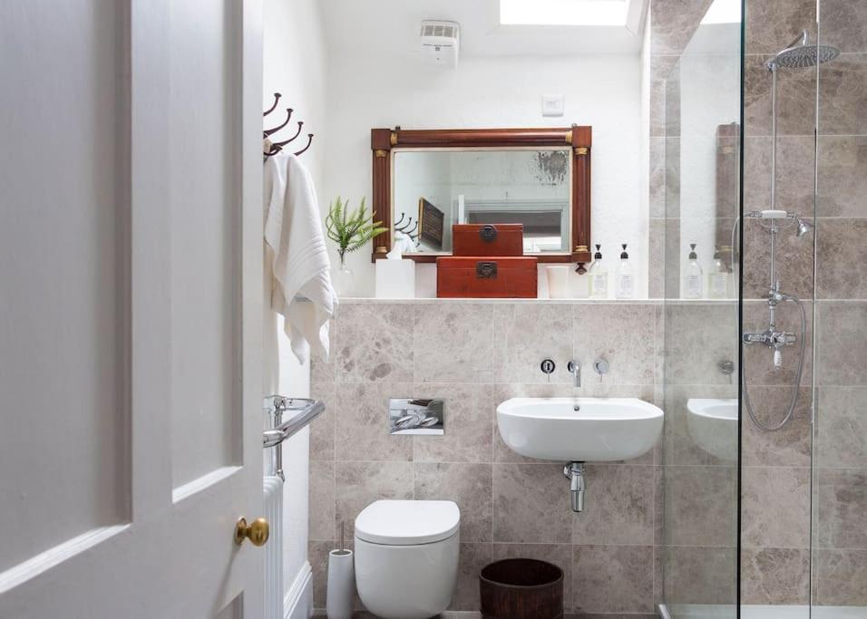Sarah'S - A Townhouse Apartment In Georgian Holt Holt  Luaran gambar