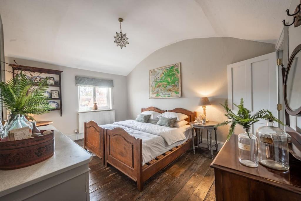 Sarah'S - A Townhouse Apartment In Georgian Holt Holt  Luaran gambar
